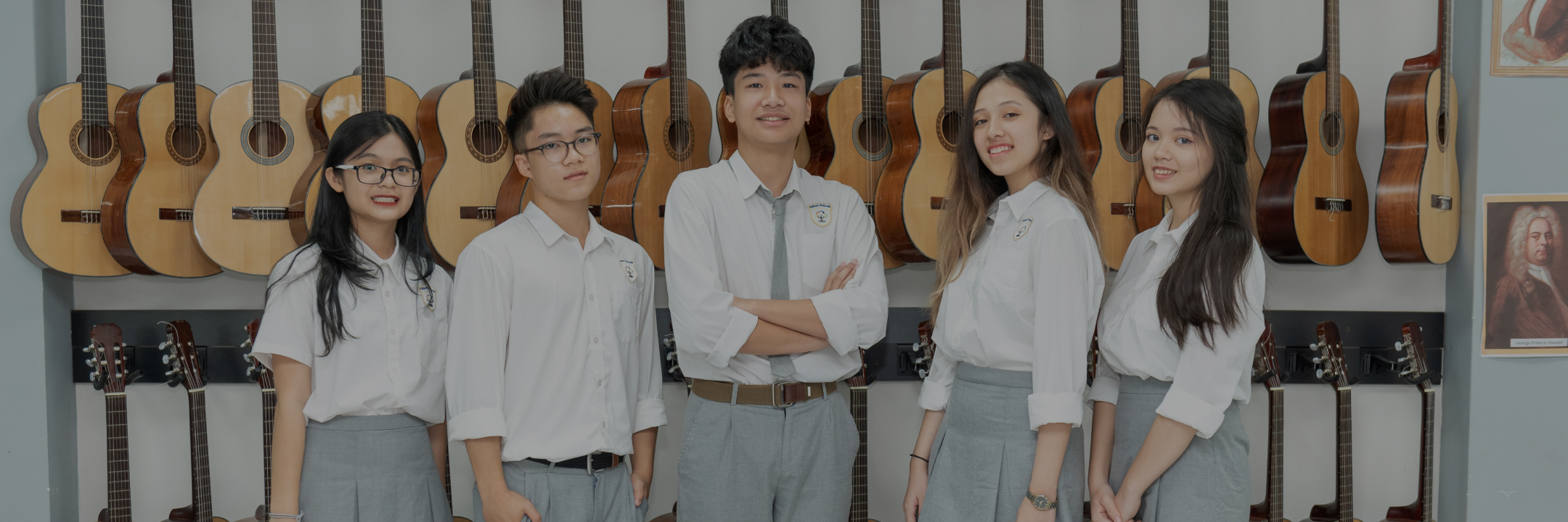 Nhân viên Giáo vụ Khoa Quốc tế